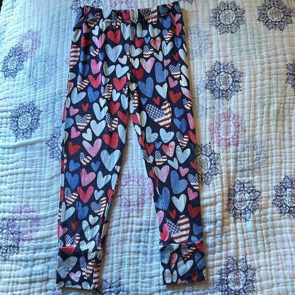 Posh peanut size 4t 2 piece pjs. Red, white & blue patriotic hearts print.❤️🤍💙 - Picture 5 of 7